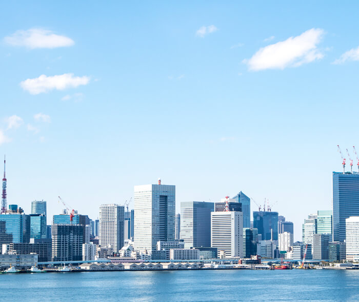 東京湾岸に並ぶビル